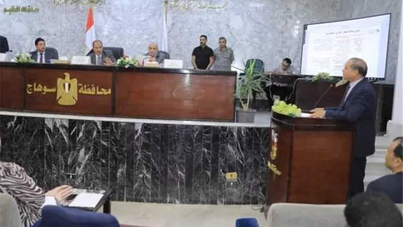 محافظ سوهاج يترأس اجتماع المجلس الاقتصادي الاجتماعي