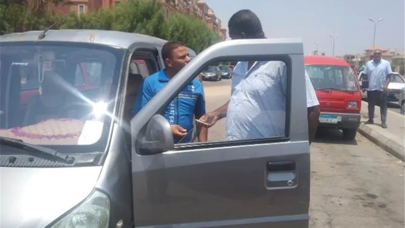 جهاز الشيخ زايد يحكم قبضته على المواقف للإلتزام بالتعريفة الجديدة صور