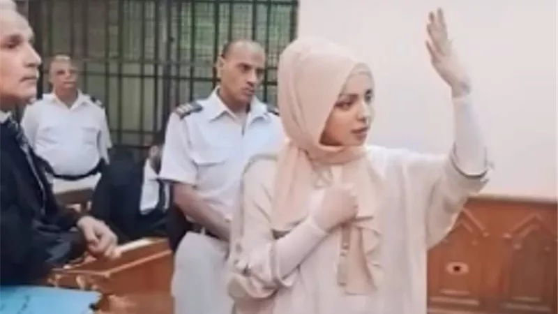 ميول للعلاج بالروحانيات.. حقيقة اتهام مضيفة طيران بقتل ابنتها