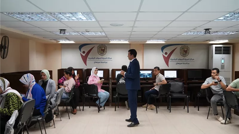 النعماني يتفقد مبادرة سفراء التكنولوجيا بجامعة سوهاج