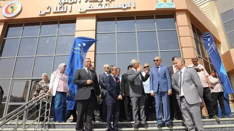 محافظ المنيا ورئيس الجامعة يُجريان جولات تفقدية بالمستشفيات