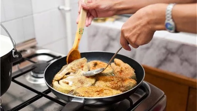 5 مكونات طبيعية تخلصك من رائحة قلى السمك