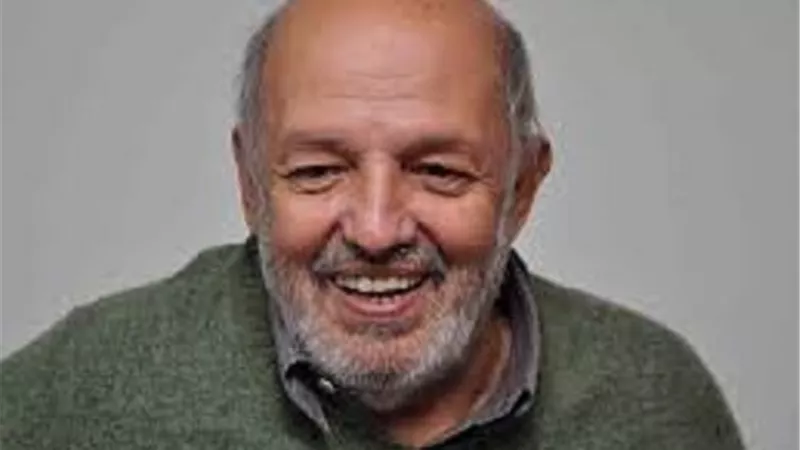 مخرج توثيق الزمن.. محمد خان