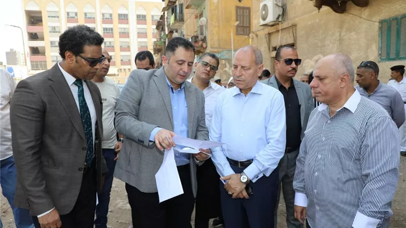محافظ القاهرة يتفقد اعمال التطوير بحى روض الفرج