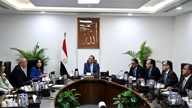 مدبولي يوجه بتوفير التمويل لمساعدة المزارعين للتحول للري الحديث