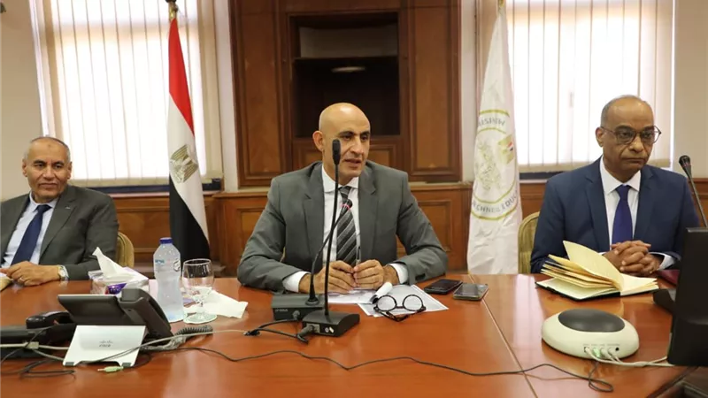 عبداللطيف يناقش مع مستشارى المواد تطوير منظومة التعليم