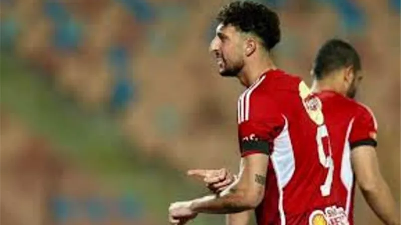 وسام أبو على يقود هجوم الأهلي أمام سيراميكا