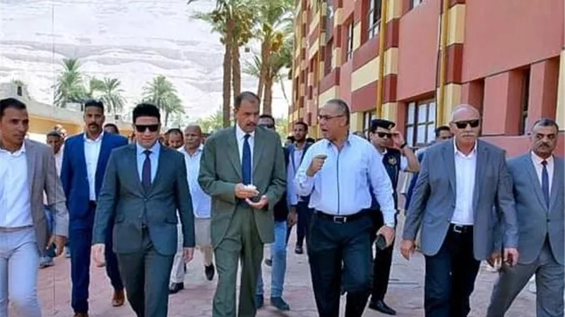 محافظ سوهاج يتفقد مشروعات 