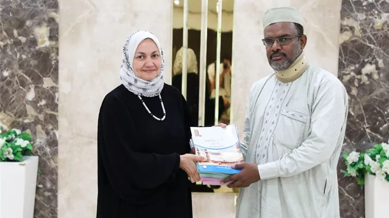 الصعيدي تبحث التعاون مع الرئيس الأعلى للغة العربية بأفريقيا