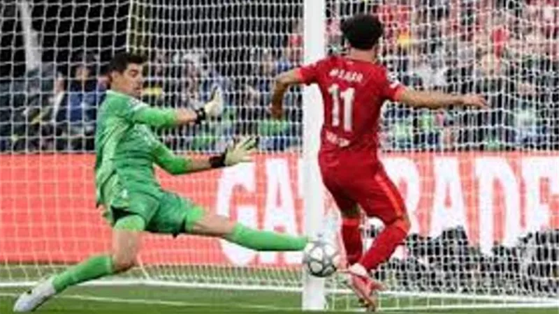 حارس ريال مدريد يعتذر للمصريين بسبب صلاح .. فيديو