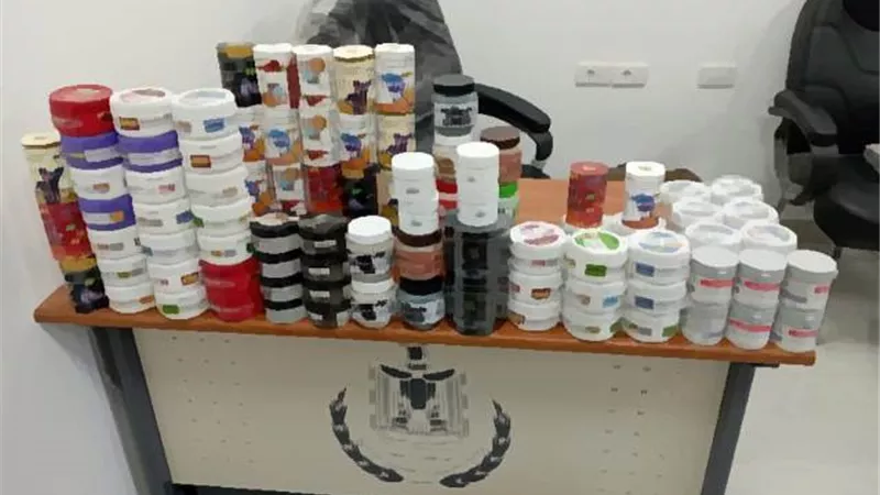ضبط ١١٣ عبوة مستحضرات تجميل مجهولة المصدر بالغردقة