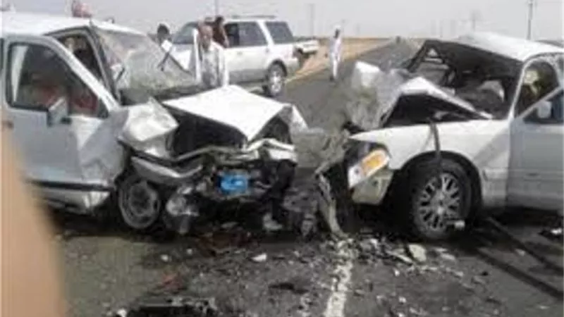 إصابة 5 إثر حادث تصادم سيارتين فى الصف