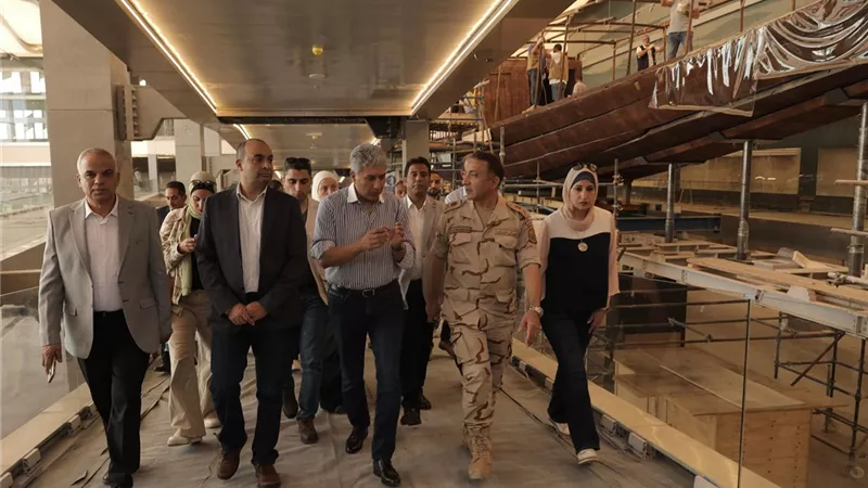 وزير السياحة والآثار يقوم بجولة تفقدية بالمتحف المصري الكبير