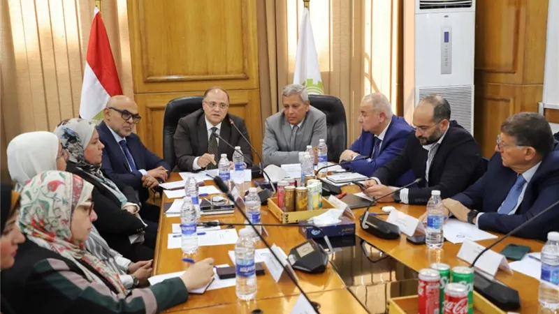 هيئة الدواء تناقش سبل توطين الصناعة لتخفيض الفاتورة الاستيرادية