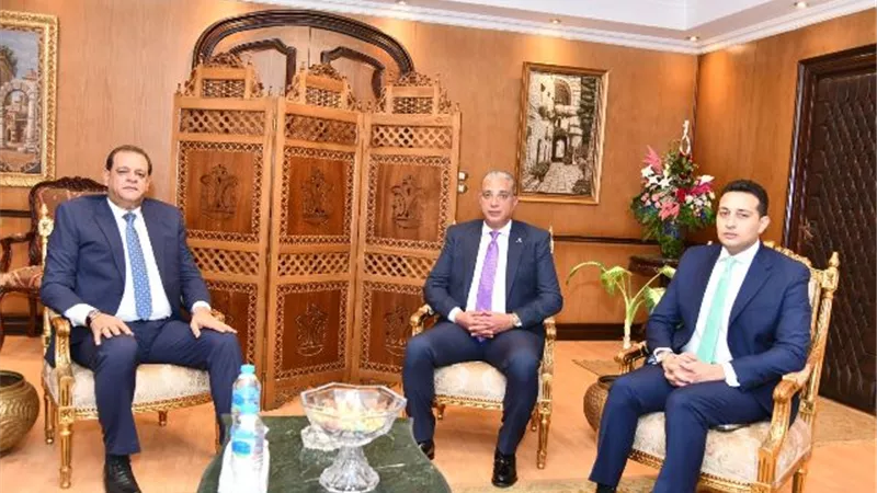 محافظ الفيوم يقدم التهنئة لمدير الأمن الجديد