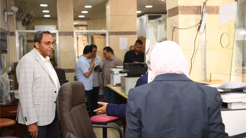 محافظ قنا يتفقد عددا من القطاعات الخدمية بمركز دشنا