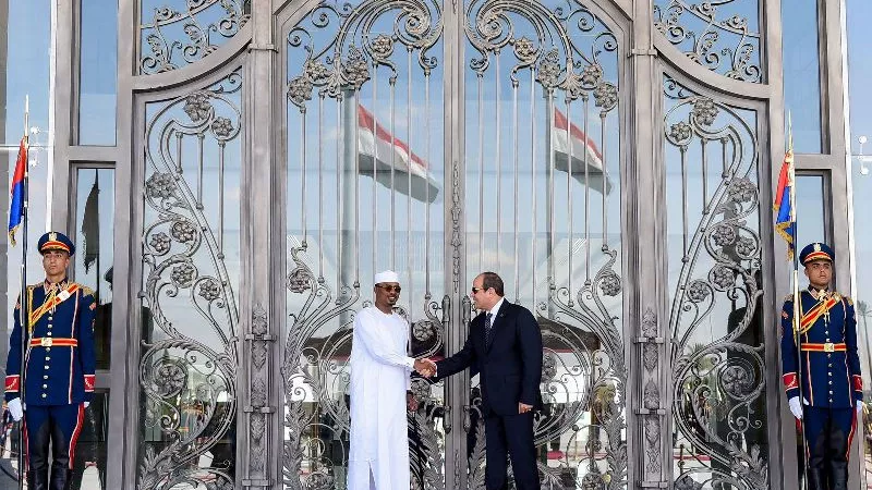الرئيس السيسي يستقبل نظيره التشادي بمدينة العلمين الجديدة
