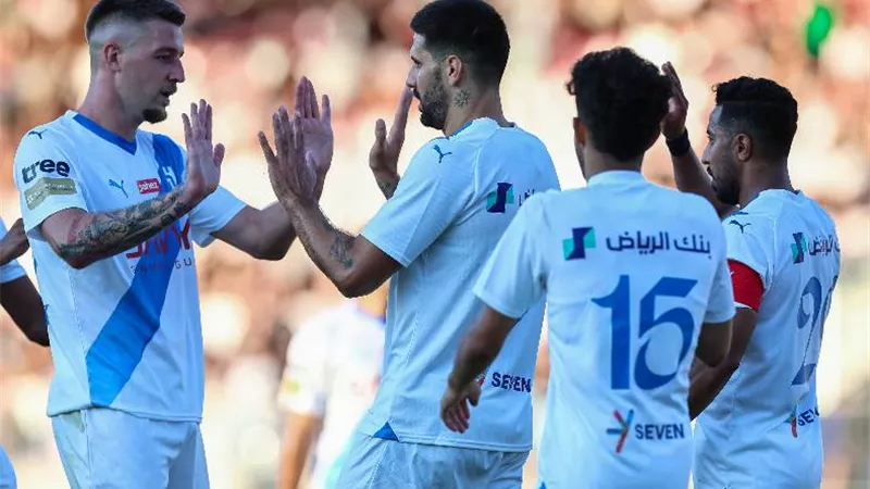 الهلال يعلن مغادرة نجم الفريق معسكر النمسا.. لهذا السبب