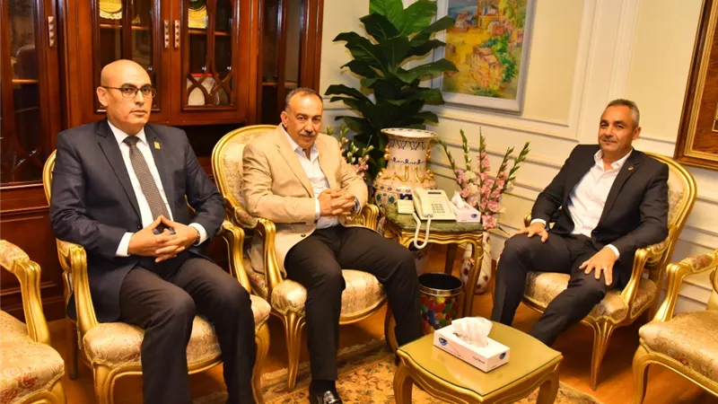 محافظ أسيوط يستقبل رئيس جهاز تعمير الوادي الجديد