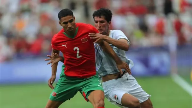 المغرب يكتسح العراق بثلاثية ويتصدر المجموعة الثانية في الأولمبياد