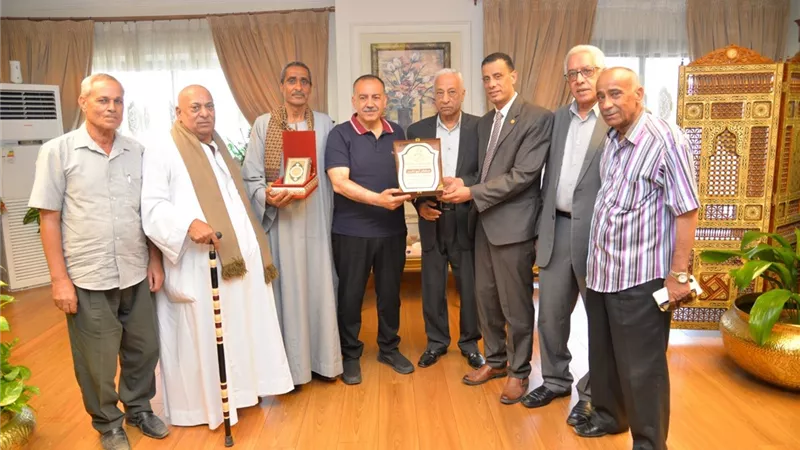 محافظ أسيوط يستقبل نقيب الزراعيين والفلاحين بالمحافظة