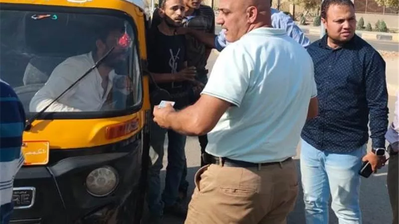 بعد أن فقد عقله بدخوله للمدينة.. جهاز الشروق يصادر توك توك بالصور