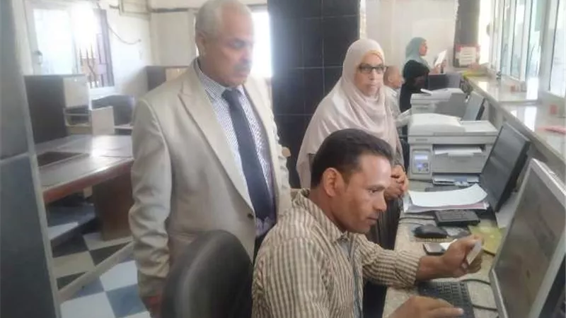 رئيس مركز ديرمواس يتابع إستمرار العمل بالمركز التكنولوجي