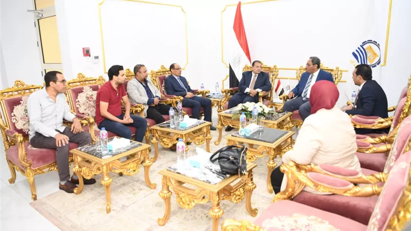 محافظ قنا ورئيس جامعة جنوب الوادى يبحثان أوجه التعاون