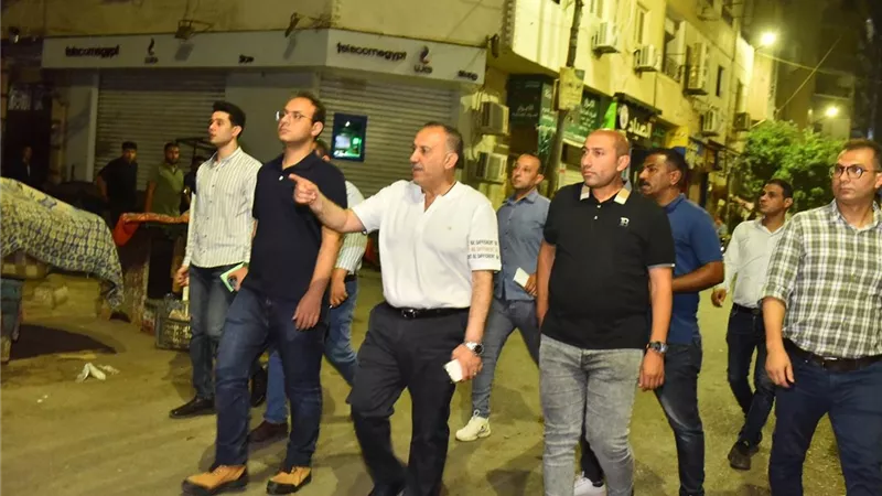 محافظ أسيوط يواصل جولاته لمتابعة رفع الإشغالات والمخلفات بحي شرق