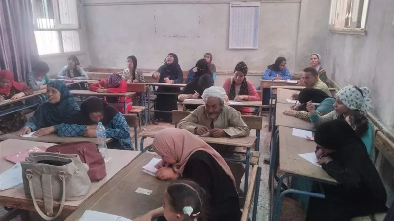 انطلاق اختبارات محو الأمية بمراكز المنيا