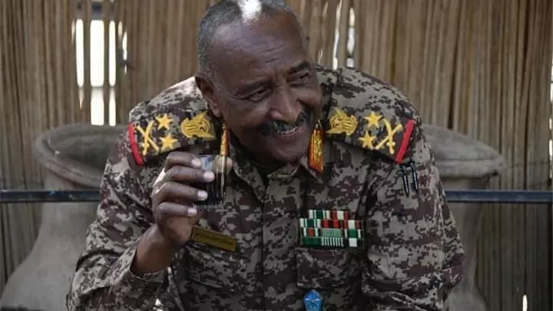 نجاة البرهان من محاولة اغتيال بالسودان وإصابة مرافقية