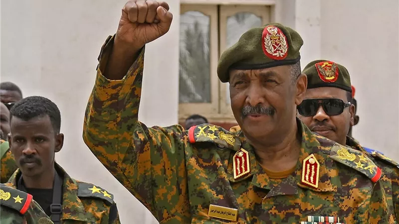 القاهرة الاخبارية : رئيس مجلس السيادة السوداني بخير ولم يصب بأذى