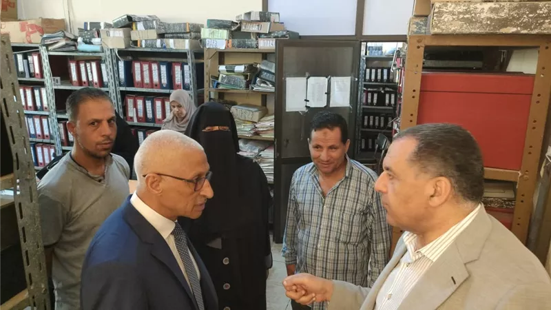 محافظ شمال سيناء يتفقد إدارات الديوان العام