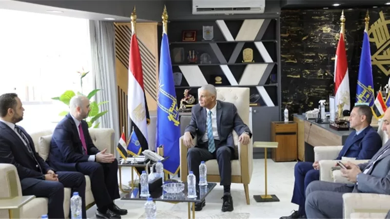 محافظ أسوان يستقبل وفد منظمة الهجرة الدولية لبحث سبل التعاون