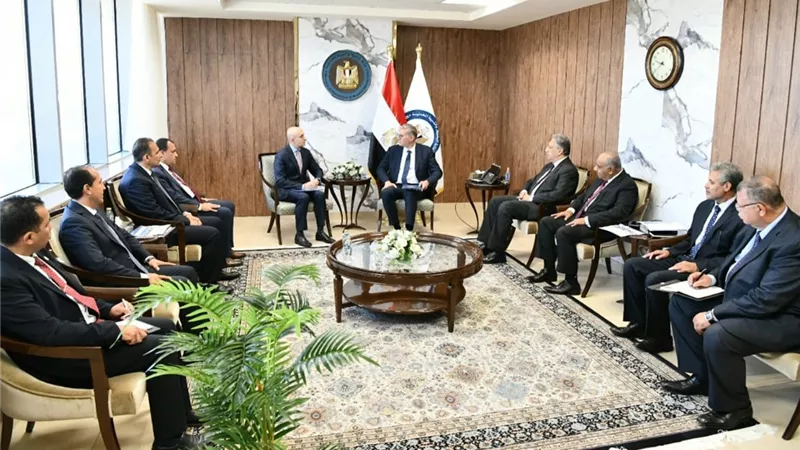وزير البترول يبحث مع 4 شركات عالمية زيادة إنتاج النفط والغاز في مصر