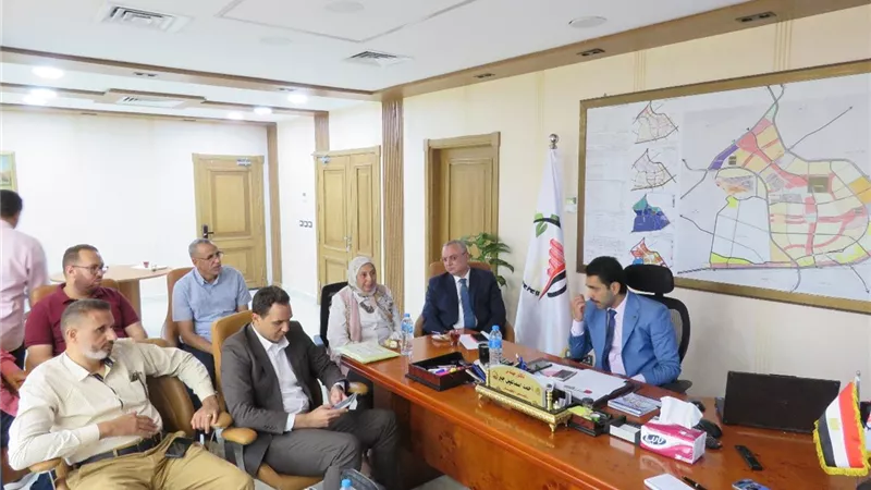 إسماعيل يلتقي مستثمري العبور الجديدة لتحفيز الاستثمارات بالمدينة
