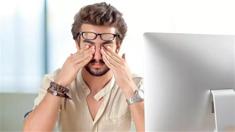 8 أسباب لإجهاد العين