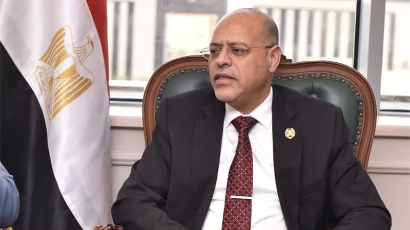 وزير العمل يوجه بسرعة صرف التعويضات لضحايا سقوط سقالة بالجيزة
