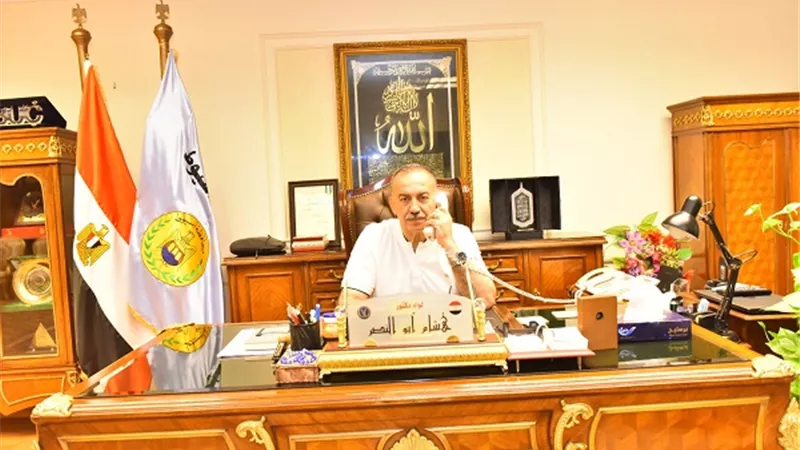 محافظ أسيوط يهنئ الطالبة الثالثة على الجمهورية بالثانوية الازهرية