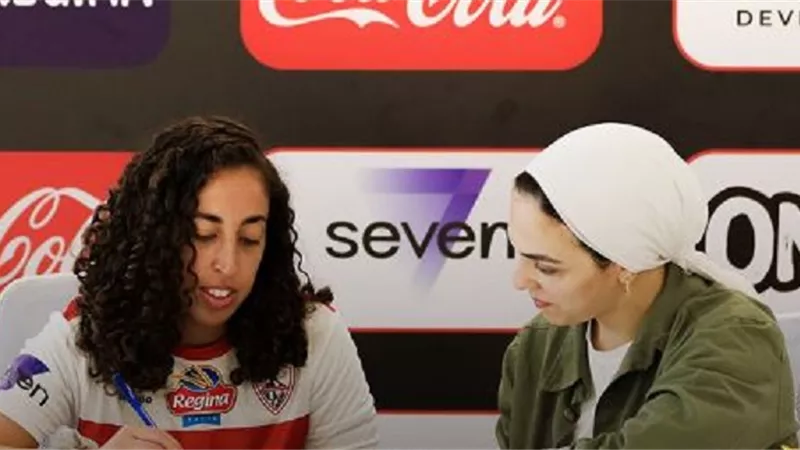 هنا سند تجدد عقدها مع طائرة الزمالك فى حضور الأحمر