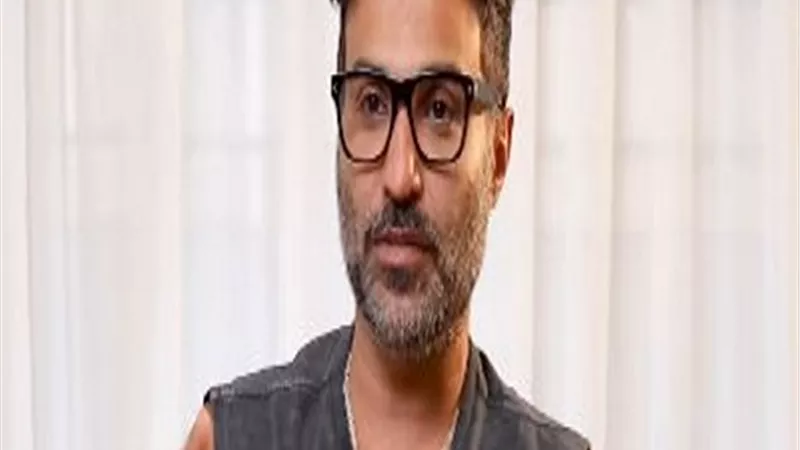 قصة حصول أحمد فهمي على 20 جنيه من فتاة أمريكية