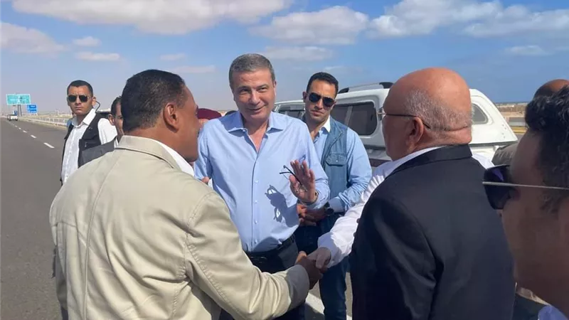 وزير الزراعة يتفقد عددًا من المشروعات التنموية في مطروح