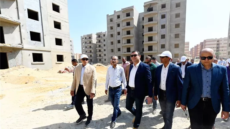 وزير الإسكان يتفقد موقف تنفيذ وحدات مبادرة