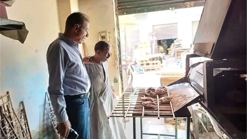 رئيس حى شمال يتفقد مواصفات الخبز فى المخابز بمنطقة زرزارة