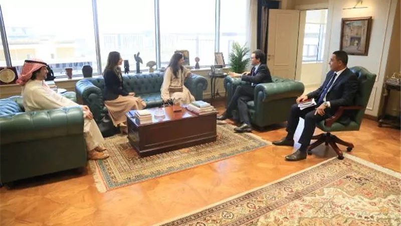 وزارة الثقافة تتسلم مكتبة حفيدة رئيس وزراء مصر الأسبق