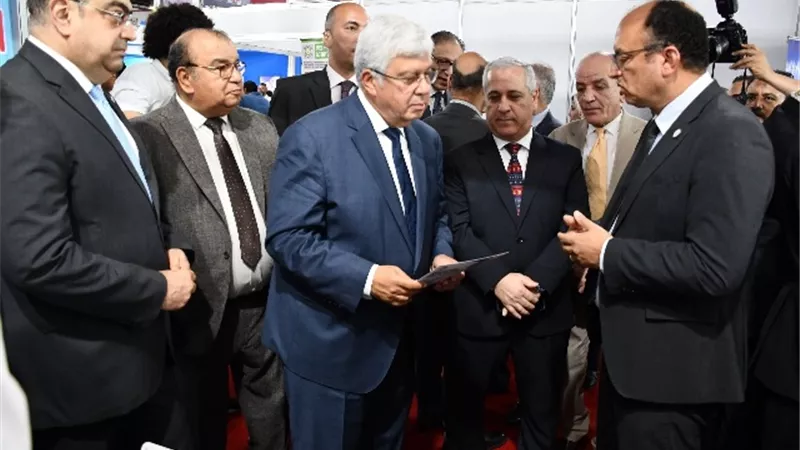 قنديل: جامعة حلوان تشارك بمعرض التعليم العالى لعرض برامجها.. صور