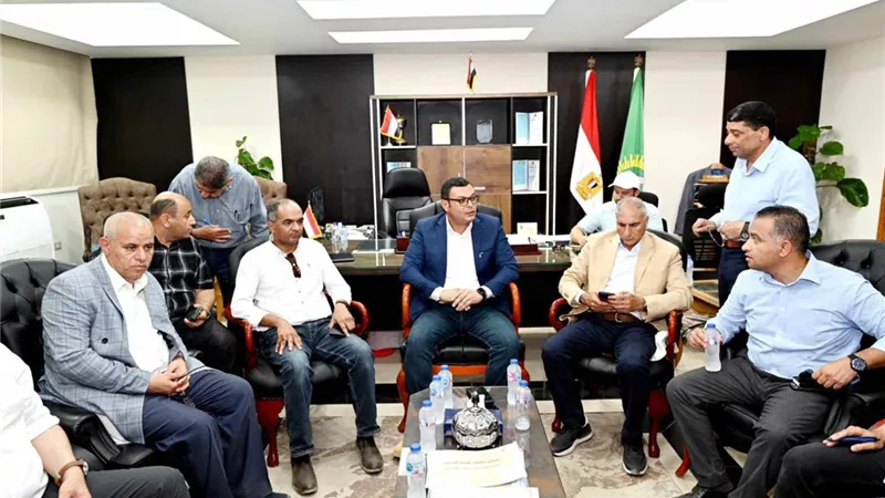 وزير الإسكان يوجه بوضع خطة لإنهاء ملفات تقنين الأراضى المضافة