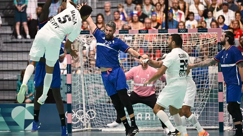 منتخب اليد : خطأ فنى لحكم موقعة فرنسا تسبب في اهدار فوز الفراعنة
