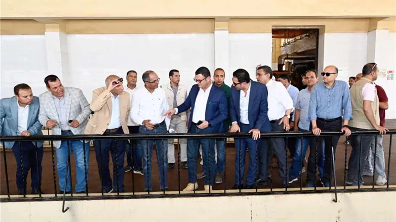 وزير الإسكان يتفقد مشروع 