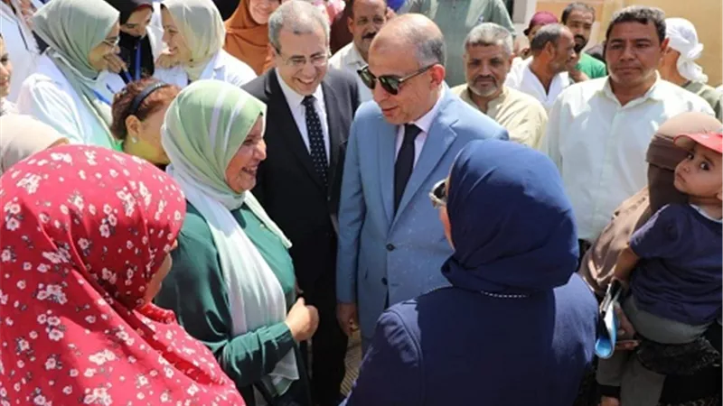 محافظ المنيا يعطى إشارة بدء فعاليات مبادرة 100 يوم صحة